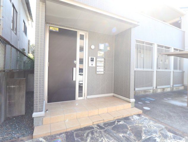 熊本市東区健軍１丁目のアパートのエントランス