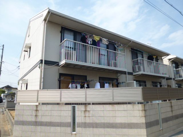 倉敷市西中新田のアパートの外観