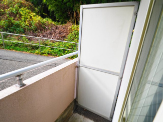 【バルコニー】 | 暖かな日差しのふりそそぐバルコニー