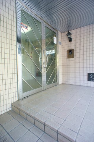 サンセーヌ六ツ門【キャッシュバック対象物件】のエントランス|清潔なエントランスです