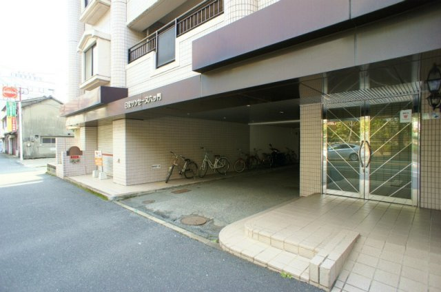 サンセーヌ六ツ門【キャッシュバック対象物件】のエントランス|落ち着いたエントランスです