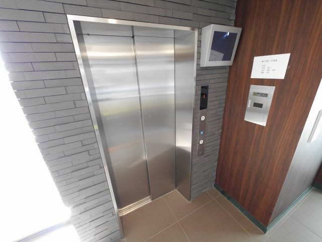 グランシャリオひよどり台のエントランス