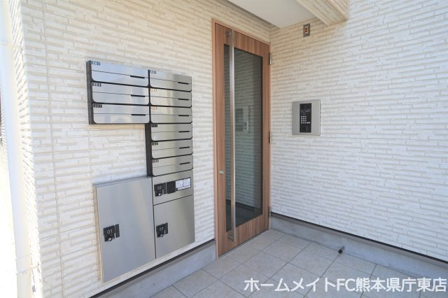 熊本市東区東野３丁目のアパートのエントランス