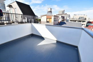 【展望】 | 屋上のルーフバルコニーからは開放的な景色が眺められます。