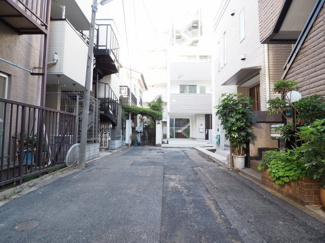 【前面道路含む現地写真】 | 前面道路に車の往来はほとんど御座いません。