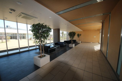 【エントランス】 | ベルドゥムール北鴻巣 | 高級感のあるエントランス