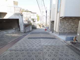 【前面道路含む現地写真】 | 現地見学や資料請求などお気軽にお問合わせ下さい
周辺環境とあわせて現地ご案内致します。
