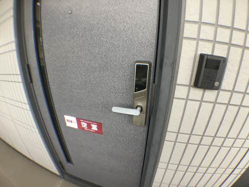 カオリーモ青山Aの玄関