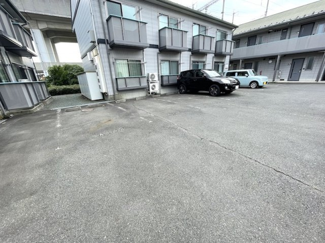 カオリーモ青山Aの駐車場