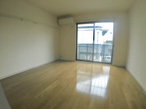 カオリーモ青山Aの居間・リビング