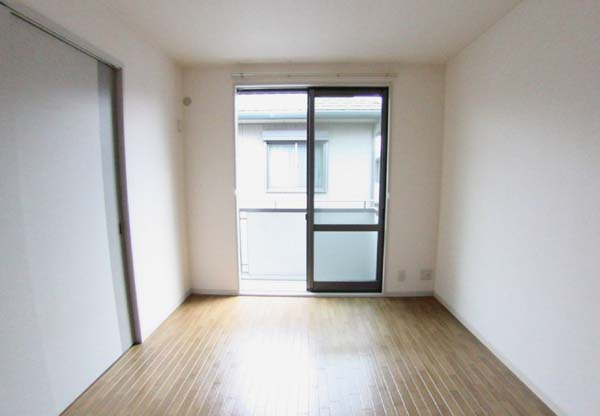 ヴィリジアンガーデンAの居間・リビング|使いやすいリビングです