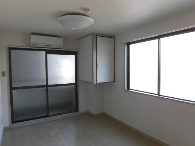 大阪市中央区谷町７丁目の賃貸マンションの居間・リビング