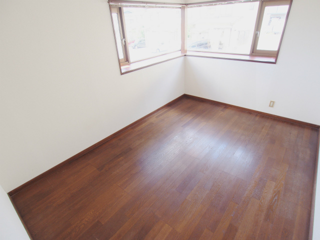 テラス井出口の洋室