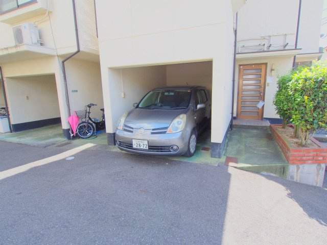 テラス井出口の駐車場