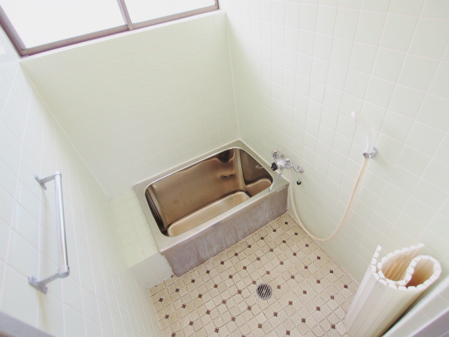 テラス井出口の浴室