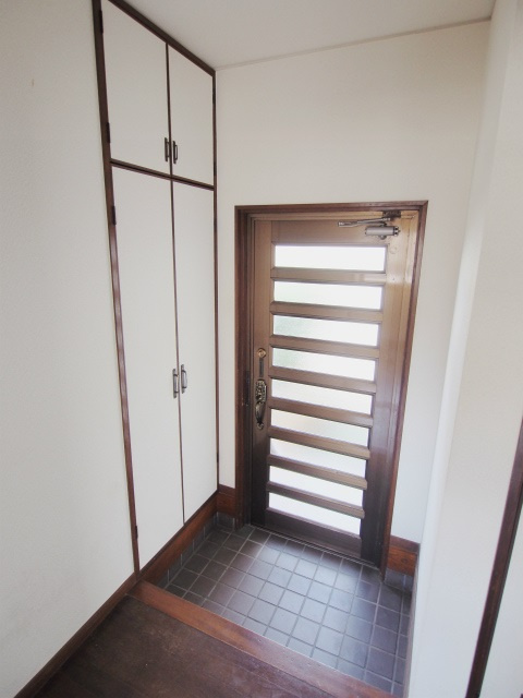テラス井出口の玄関