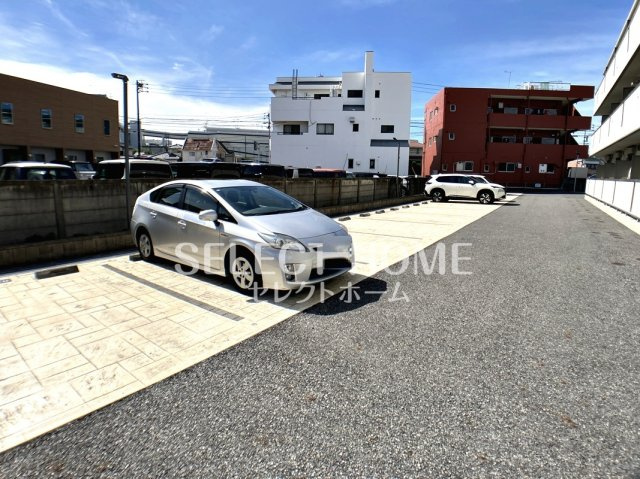 【駐車場】 | スカイハウス(竜美西) | 駐車場完備です
