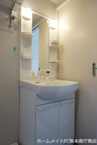 熊本市中央区本荘６丁目のアパートの独立洗面台