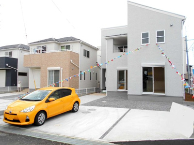 【外観】 | 新築　蓮田市　閏戸（うるいど）全4棟　4号棟　角地 らすと1棟 | ・バス停歩1分・駐車場3台並列・南向き・4LDKとインナーバルコニー・蓮田北小・蓮田中・50坪・価格変更です。
