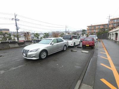 【駐車場】 | サンハイツ新井町2号棟 | こちらも敷地内の平置き駐車場です。