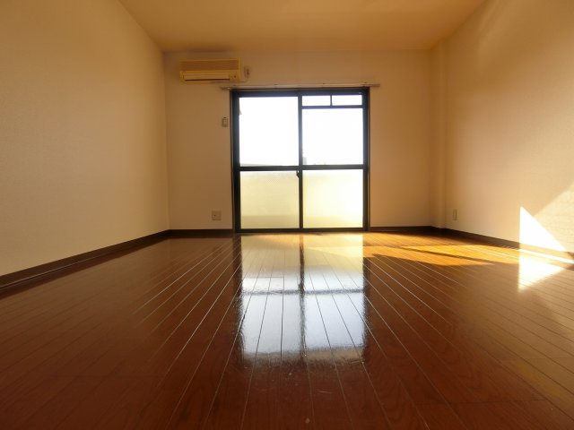 ベルメゾン一須賀Ⅱ号館の洋室