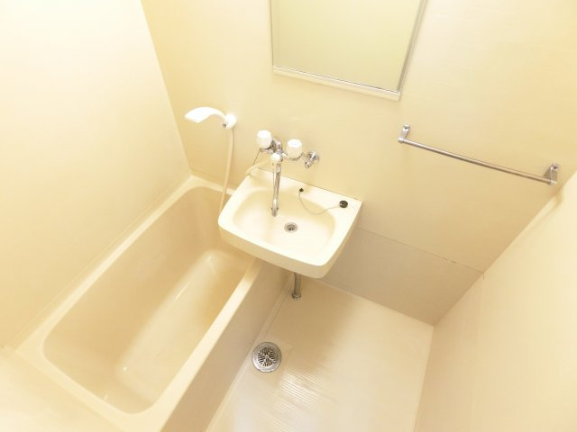 ベルメゾン一須賀Ⅱ号館の浴室