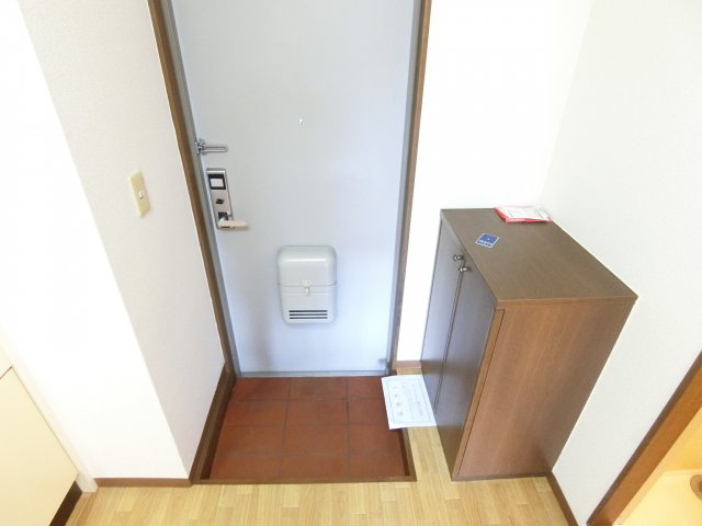 ベルメゾン一須賀Ⅱ号館の玄関