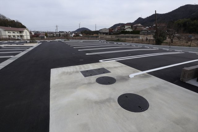 コンフォールＣの駐車場