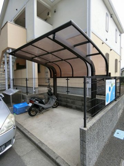 【その他共用部分】 | 屋根付きの駐輪場があるので雨が降っても大切な自転車が濡れません☆駅から自転車もオススメです♪