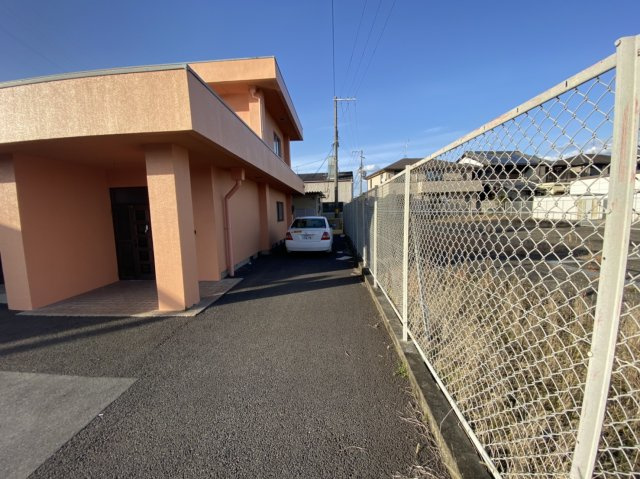 川西町店舗・事務所（戸建）の駐車場