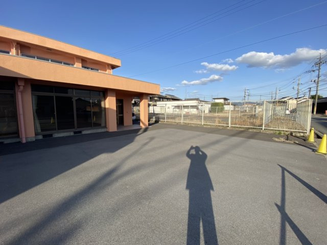 川西町店舗・事務所（戸建）の駐車場