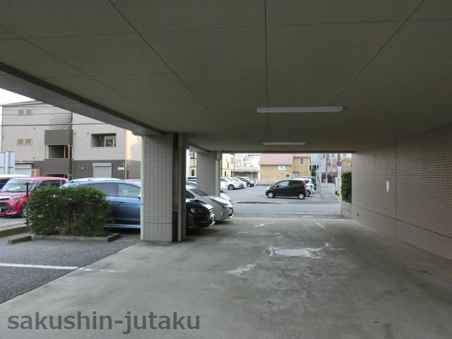 東急ドエル・アルス薬園台フロントプラザ　の駐車場