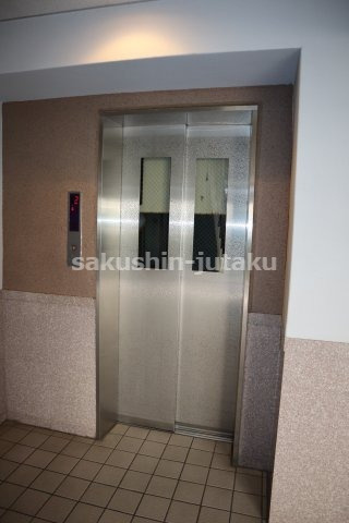 東急ドエル・アルス薬園台フロントプラザ　のその他共用部分|エレベーター　対象不動産は4階まで行き階段で上がります。