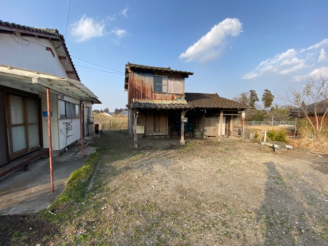 曽於市末吉町深川の中古一戸建の駐車場