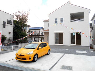 【駐車場】 | 新築　蓮田市　閏戸（うるいど）全4棟　1号棟　角地 | ・バス停歩1分・駐車場3台並列・南向き・4LDKとインナーバルコニー・蓮田北小・蓮田中・50坪・値段変更です。