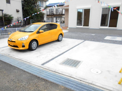 【駐車場】 | 新築　蓮田市　閏戸（うるいど）全4棟　1号棟　角地 | ・バス停歩1分・駐車場3台並列・南向き・4LDKとインナーバルコニー・蓮田北小・蓮田中・50坪・値段変更です。