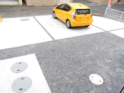 【駐車場】 | 新築　蓮田市　閏戸（うるいど）全4棟　1号棟　角地 | ・バス停歩1分・駐車場3台並列・南向き・4LDKとインナーバルコニー・蓮田北小・蓮田中・50坪・値段変更です。