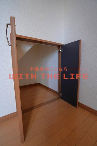 しおん【キャッシュバック対象物件】の洗面所|ゆったりとスペースのある洗面所