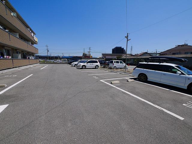 メゾン　エスポワールの駐車場|駐車スペースもあります