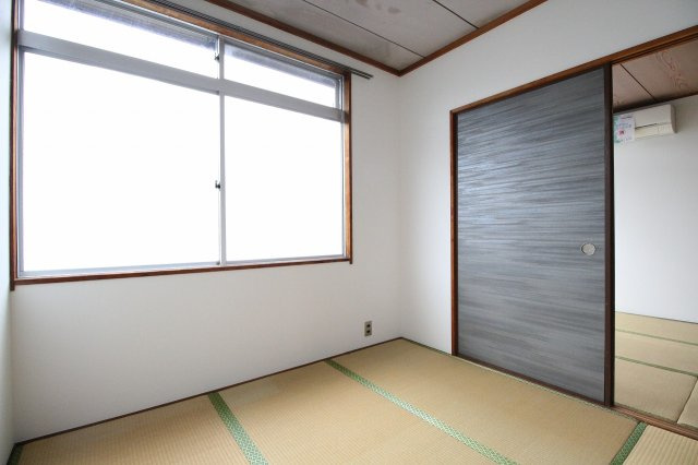 ガーデンHNの洋室|明るい洋室です