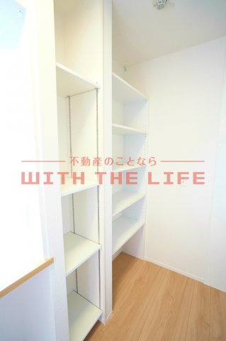 パークハイム上津【キャッシュバック対象】の内装|明るい色調の室内です