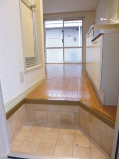 【展望】 | 玄関から室内への景観です！キッチンの奥に洋室6.3帖のお部屋があります♪