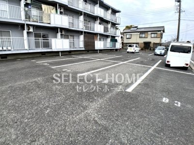 【駐車場】 | キャトルセゾン | 車をお持ちの方に嬉しい駐車場付きの物件です