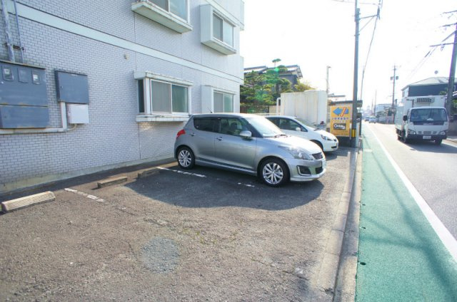 ピュア松本【キャッシュバック対象物件】の駐車場|駐車場完備です