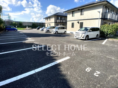 【駐車場】 | ミレニーHIRO　C | 車をお持ちの方に嬉しい駐車場付きの物件です