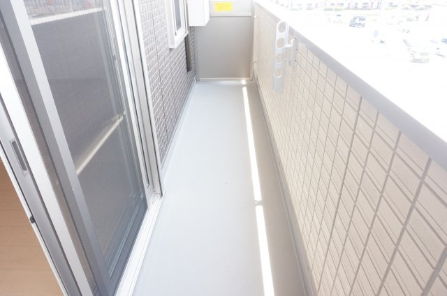 熊本市東区桜木２丁目のアパートのバルコニー
