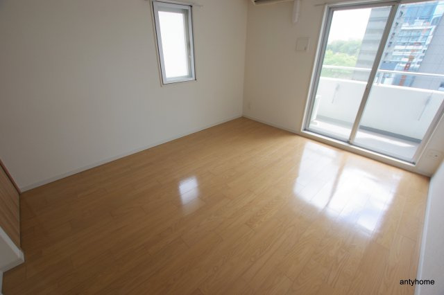 フォレストガーデン　天満橋1　仲介手数料無料の居間・リビング