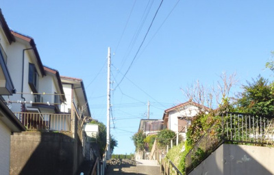 【前面道路含む現地写真】 | 上菅田町中古戸建 | 前面道路含む現地写真です