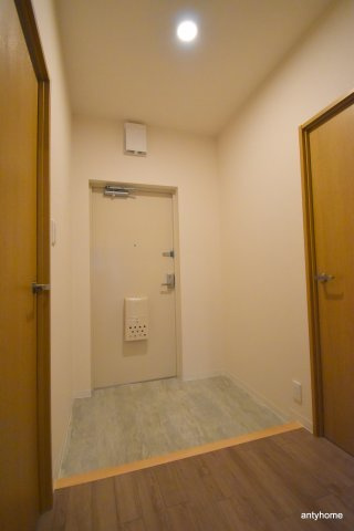 大阪市淀川区東三国２丁目の賃貸マンションの玄関