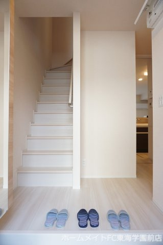 S.シュエットの玄関